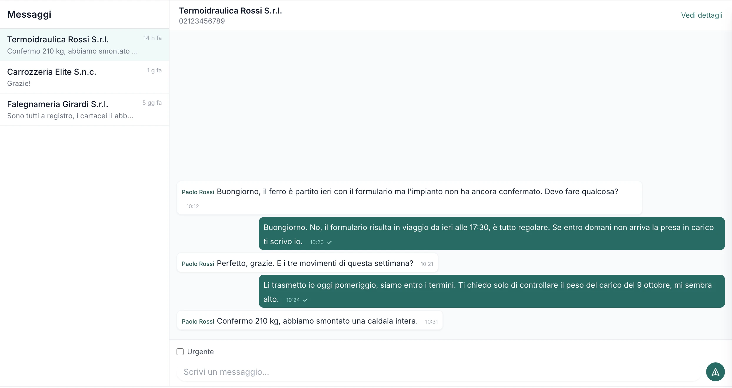 Schermata di BetterWaste per consulenti: chat con un cliente su un formulario in viaggio, con l'elenco delle conversazioni a sinistra.
